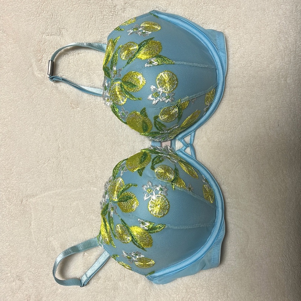 Victoria Secret Dream Angles Push Up Bra 36D